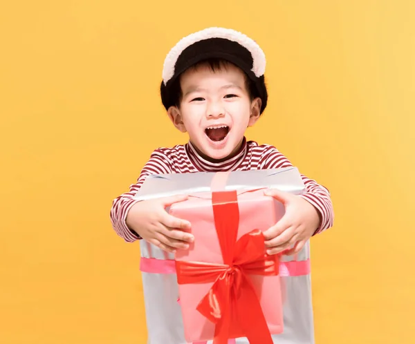 Happy Little Boy Dressed Winter Clothes Holding Gift Box — Stock Photo, Image