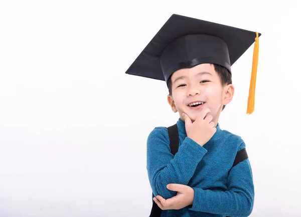 Glad Liten Pojke Student Examen Mössa Tänker Och Tittar Kameran — Stockfoto