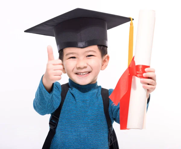 Szczęśliwy Absolwent Chłopiec Student Pokazując Dyplom Kciuki Górę — Zdjęcie stockowe