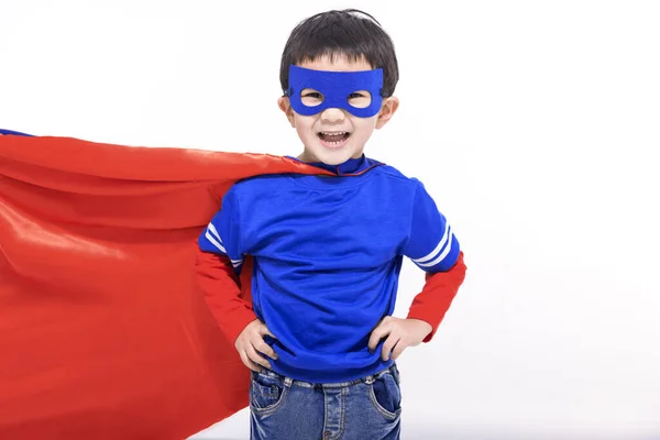 Happy Little Boy Czerwony Super Bohater Peleryna Maska — Zdjęcie stockowe