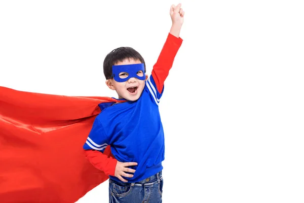 Kırmızı Kahraman Pelerinli Maskeli Heyecanlı Çocuk — Stok fotoğraf