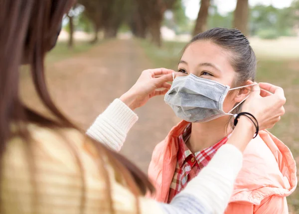 Young Mother Puts Mask Her Daughter Prevent Coronavirus — Stock Photo, Image