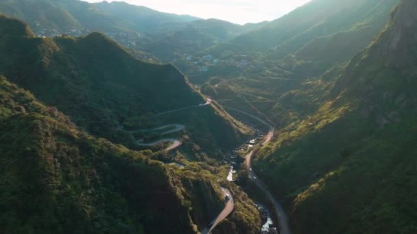 美丽的高山和台湾金加石的空中道路景观 — 图库视频影像