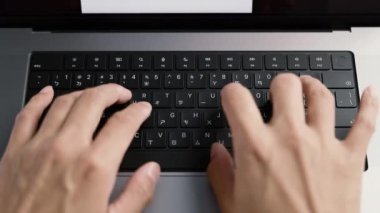  Laptop klavyesine el yazısı yazmak