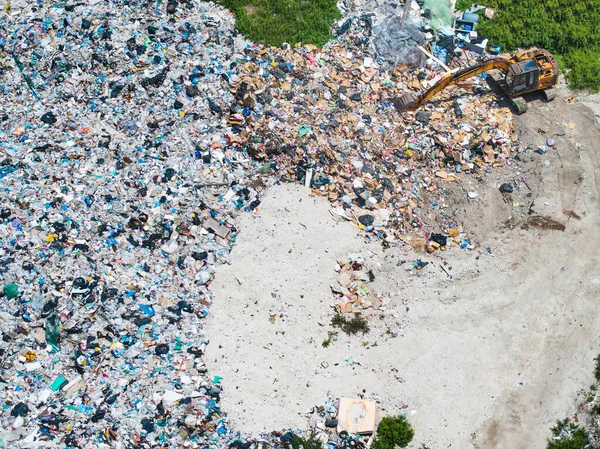 空中ビューゴミ捨て場 廃棄物埋立処分場の家庭からの廃棄物プラスチックごみや様々なゴミ 環境汚染 — ストック写真
