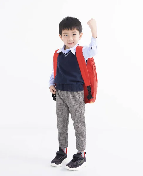 Šťastný Asijský Chlapec Nosí Studentský Batoh Izolované Bílém — Stock fotografie