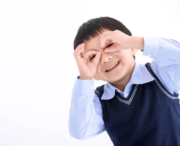Mão Criança Feliz Testa Olhando Longe Distância Isolada Fundo Branco — Fotografia de Stock