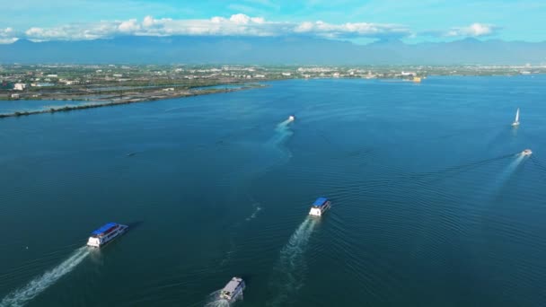 Aerial View White Yacht Sailing Dapeng Bay Taiwan — Stockvideo