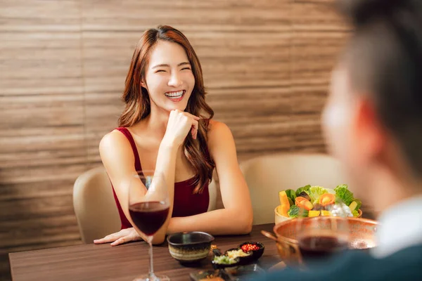 Happy Young Couple Having Romantic Dinner Restaurant — стоковое фото