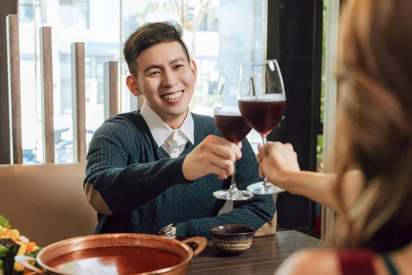 Young Happy Couple Celebrating Toasting Wine Glasses Restaurant — стоковое фото