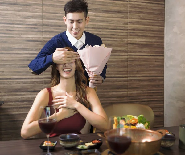 Young Man Greeting His Girlfriend Valentine Day Restaurant — Stock Photo, Image