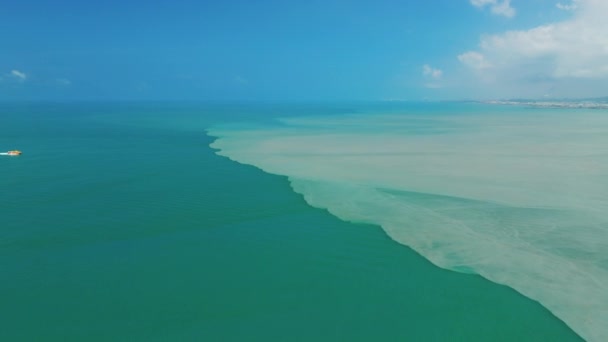 Pemandangan Udara Dari Noda Minyak Kotor Dan Polusi Pantai — Stok Video