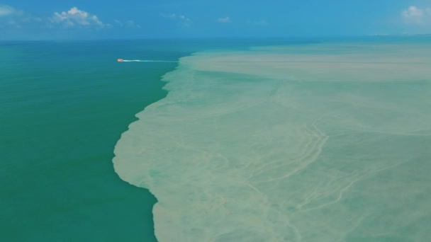 Luchtfoto Van Vuile Olieachtige Vlek Vervuiling Zee — Stockvideo