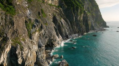 Taroko Ulusal Parkı 'ndaki Qingshui Kayalıkları' nın havadan görünüşü, Tayvan.