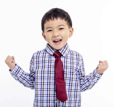 Okula dönelim. Mutlu öğrenci kolunu kaldırıyor.