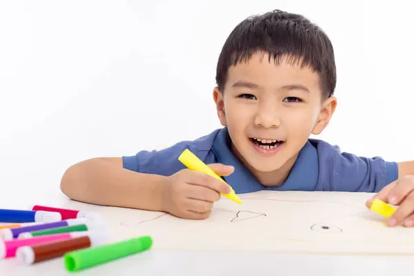 Sorridente Asiatico Bambino Schoolboy Pittura Disegno Casa Immagini Stock Royalty Free