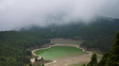 Taipingshan 'daki Cueifong Gölü Ulusal Orman Dinlenme Alanı, Tayvan.