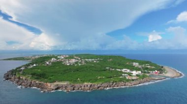 Tayvan 'daki Xiao Liuqiu adasının havadan görünüşü