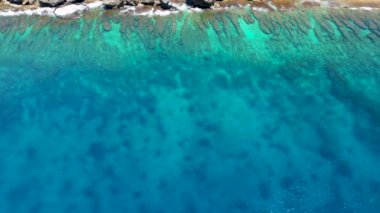 Tayvan 'daki Xiao Liuqiu adasının güzel kıyı şeridi.