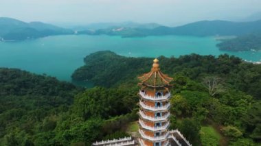 Nantou 'daki Pa Cien Pagoda' nın havadan görünüşü, Güneş Ay Gölü, Nantou, Tayvan