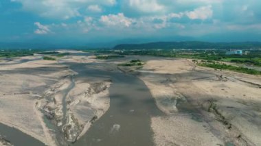 Tayvan 'daki Jhuoshuei Nehri' nin havadan görünüşü