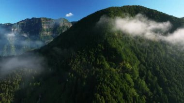 Alishan dağ sırasının hava görüntüsü