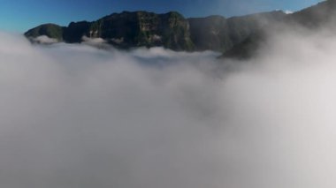 Alishan dağ sırasının hava görüntüsü