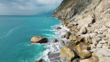 Taroko Ulusal Parkı 'ndaki Qingshui Kayalıkları' nın havadan görünüşü, Tayvan.