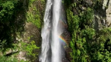 Doğu Boylam Vadisi 'ndeki Luoshan Şelalesinin havadan görünüşü, Hualien, Tayvan