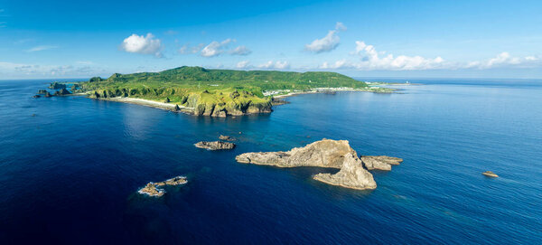 Вид с воздуха на зеленый остров в Тайване