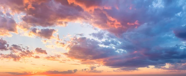 Πραγματικά Μεγαλοπρεπή Ανατολή Του Ήλιου Ηλιοβασίλεμα Στο Φόντο Απαλά Πολύχρωμα — Φωτογραφία Αρχείου