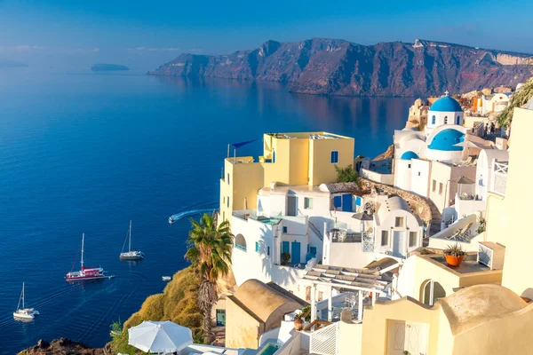 Blick Auf Santorin Griechenland Weiße Architektur Yachten Und Das Blaue Stockfoto