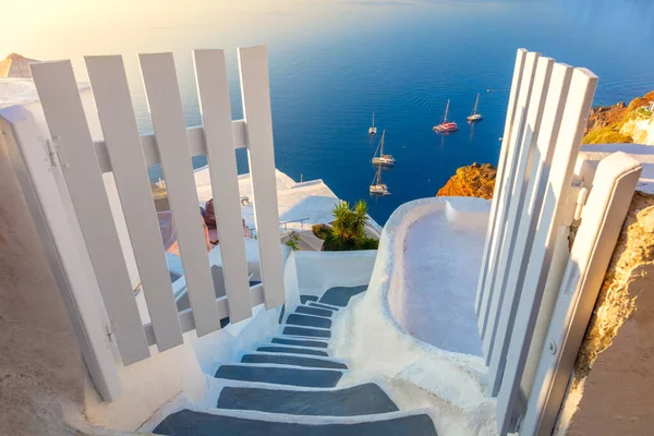 Portão Incrível Para Céu Santorini Grécia Arquitetura Branca Portas Abertas — Fotografia de Stock