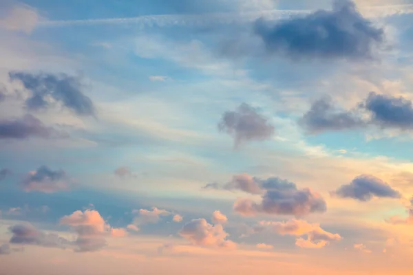 Sky Πραγματική Μαγευτική Ανατολή Ηλιοβασίλεμα Ουρανό Φόντο Ήπια Πολύχρωμα Σύννεφα — Φωτογραφία Αρχείου