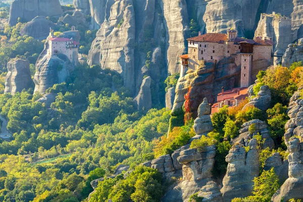 Klasztory Meteorów Wyjątkowy Widok Panoramiczny Klasztor Roussanou Położony Skraju Wysokiej — Zdjęcie stockowe