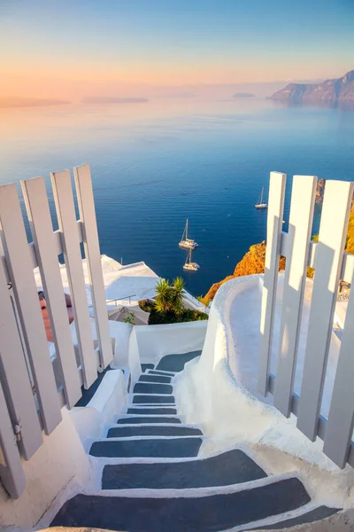 Ворота Отдыха Санторини Греция Рассвет Солнца Открытые Двери Ступеньки Голубому Стоковое Фото