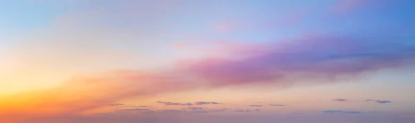 Majestatyczne Prawdziwe Niebo Pastelowe Kolory Panoramiczny Wschód Słońca Sanset Sky Zdjęcia Stockowe bez tantiem