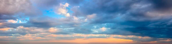 Stormy Dramatic Sky Levendige Kleuren Pof Real Sky Panoramische Sunrise Stockfoto