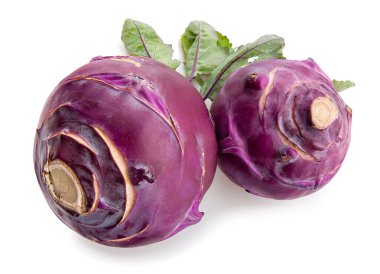 Mor kohlrabi yolu beyazda izole edilmiş.