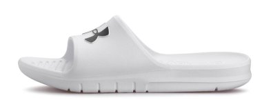 Zırhın altındaki beyaz terlik yolu beyaz açıdan izole edilmiş.