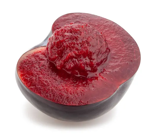 Gesneden Diep Rood Bordeaux Pruimenpad Geïsoleerd Wit — Stockfoto