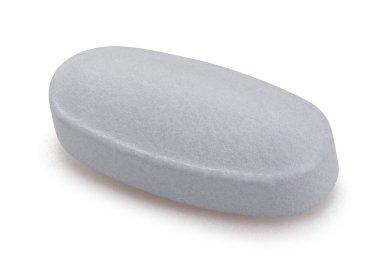 Vitamin hapları beyaz yolda izole edilmiş