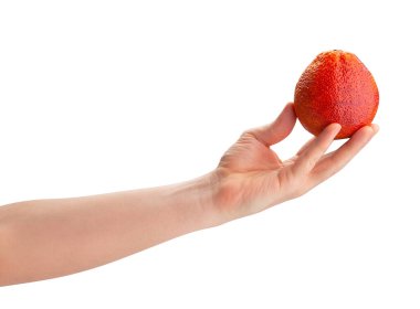 Kan portakalı beyaz yolda izole edilmiş.