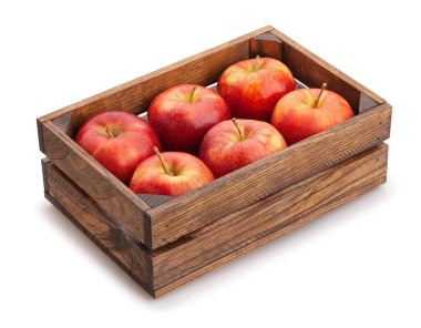 Tahta kutudaki kırmızı elmalar beyaz yolda izole edilmiş.