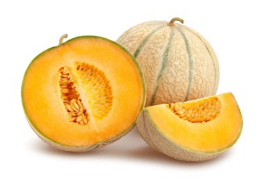 Dilimlenmiş kavun yolu beyaza izole edilmiş.