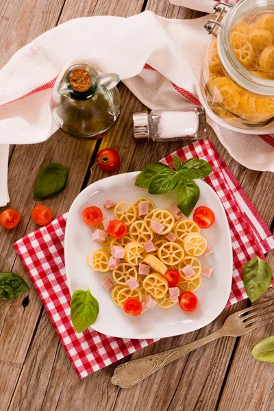 Ruote Pasta Tomato Ham — Stock Photo, Image