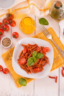 Lentil pasta with cherry tomatoes and basil.