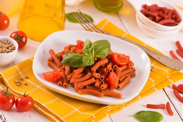 Lentil pasta with cherry tomatoes and basil.