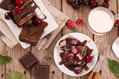 Kirazlı çikolatalı kek..