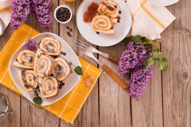 İsviçre usulü kek, çikolata parçacıklı..